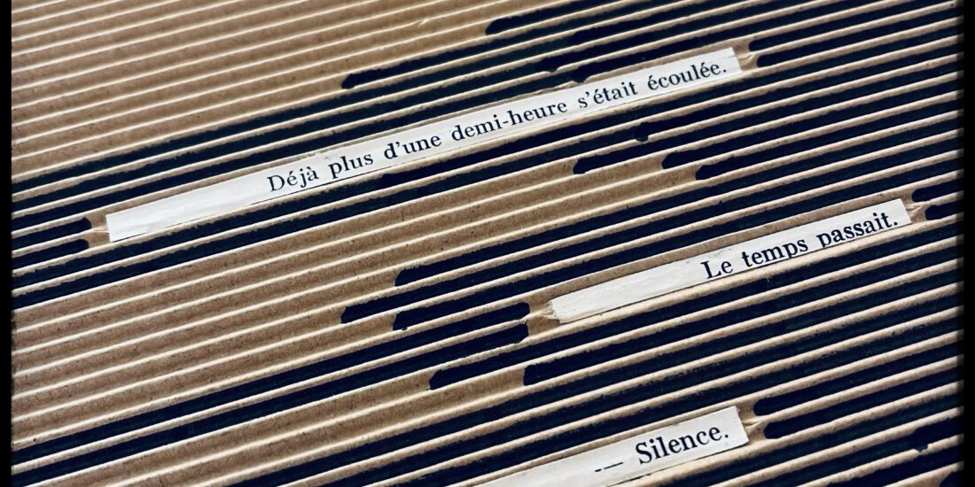 Déjà plus d'une demi-heure s'était écoulée. Le temps passait. Silence.