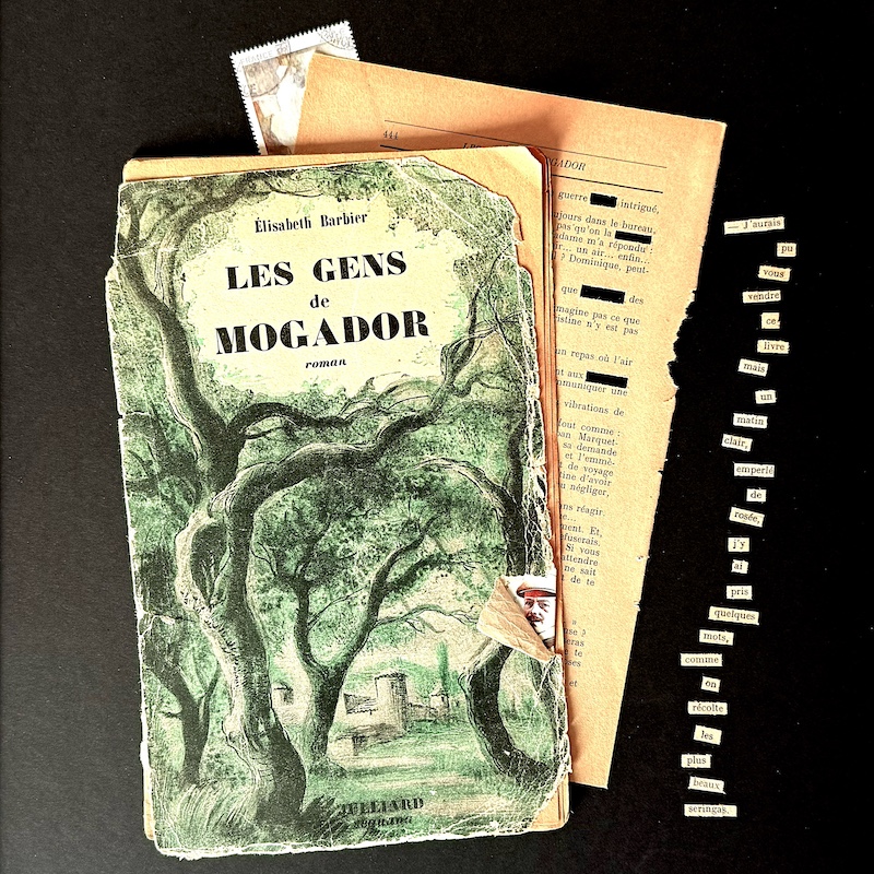 Collage à partir d’un livre ancien, fragments de pages, mots découpés disposés verticalement et deux timbres de la Poste française, évoquant l’échange et le commerce.